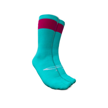 Arata socks in the opposite direction of turquoise